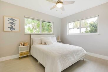 Сельский дом 1 Mi To Pompano Beach: Home W/ Patio & Pool!