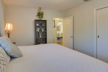 茅舍 Pompano Beach Retreat W/ Backyard Oasis!