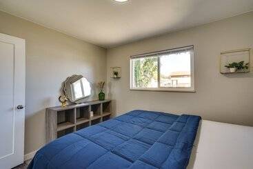 بيت ريفى Quiet Pueblo Home W/ Pool Table, 5 Mi To Downtown!