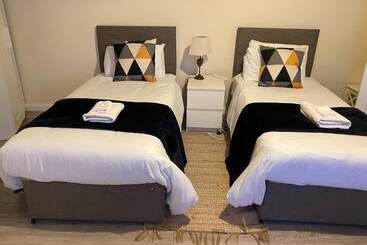إقامة Comfortable 2beds House 4 Contractors & Staycation