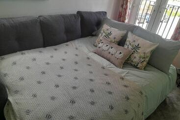 Резиденция Immaculate 1 Bed House In Newtown, Disley