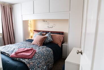 إقامة Inviting 3 Bed House In Manchester