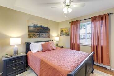 별장 Hot Tub & Fire Pit: Serene Clifton Retreat!