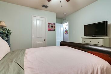 קוטג'' Patio, Pergola & Pool Access: Aubrey Retreat!