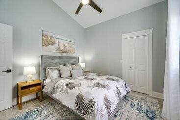 بيت ريفى Stunning Naples Home W/ Pool, Patio, Water Views