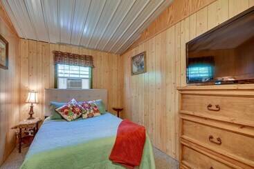 茅舍 Stargaze, Hike & Kayak: Cabin Near Copper Breaks!