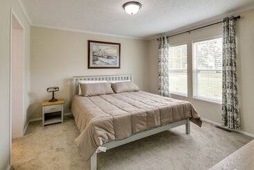 بيت ريفى Efficiently Equipped Lewis Home: Deck & Gas Grill!