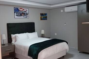 Cyc Guest Lodge