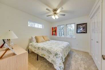 بيت ريفى Lakefront Burlington Vacation Rental: Dock + Beach