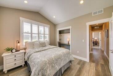 بيت ريفى Modern Sandpoint Home W/ Lake Pend Oreille View!