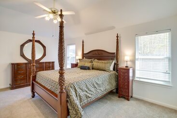 Сельский дом Pet Friendly Spring Home   4 Mi To Six Flags!