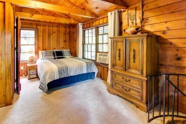 茅舍 Pisgah Forest Cabin W/ Mountain + Waterfall Views!