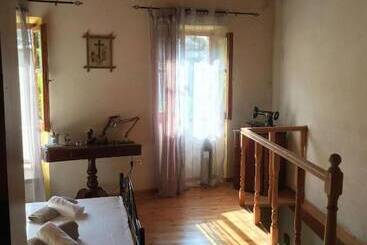 住所  2 Floors House In Sinarades Near Beach