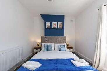 إقامة Impeccable 2 Bed House In Stoke On Trent