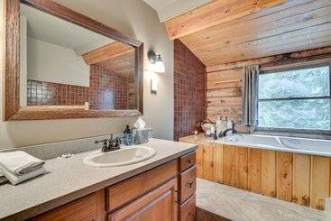 茅舍 Rustic Government Camp Cabin W/ Mountain Views!