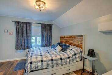 بيت ريفى Scenic Bryson City Retreat W/ Direct Lake Access!