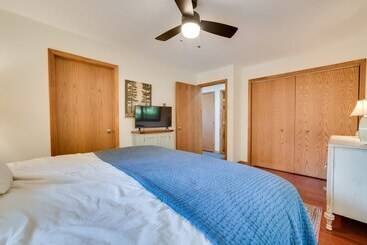 Scenic Cottage W/ Private Dock On Torch Lake