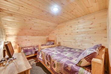 بيت ريفى Serene Centre Hall Cabin W/ Stream On Site!