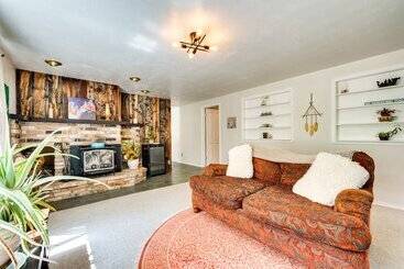 بيت ريفى Serene Home W/ Hot Tub   6 Mi To Boulder Falls!