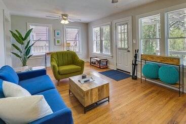 کلبه Vibrant Fayetteville Home   Walk Downtown!