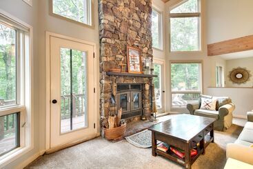 コテージ Wintergreen Resort Home W/ Deck, 1 Mi To Skiing!