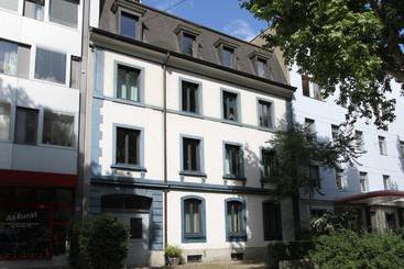 בית מלון כפרי Apartments Spalenring10