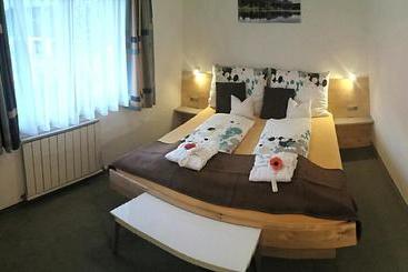 Отель Appartements Reinstadler