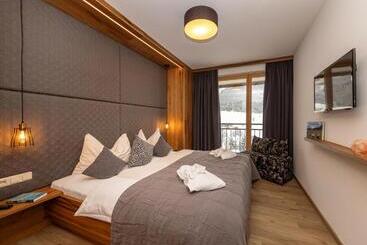 酒店 Bachgut   Das Resort Am Berg