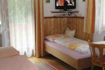 هتل Haus Dorfblick