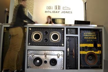 בית מלון כפרי Holiday Jones