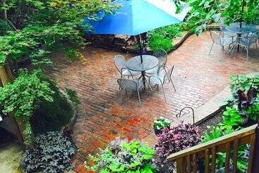 Отель House 5863  Chicago S Premier Bed And Breakfast