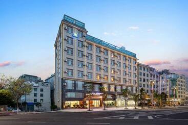 هتل Days Inn By Wyndham Dali Erhai Park