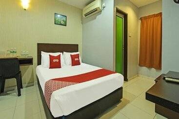 M Three Hotel By Oyo