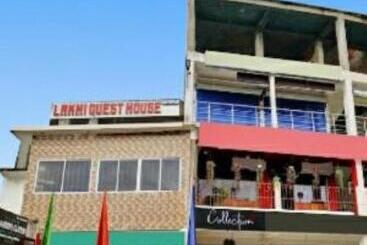 پانسیون Fabexpress Lakhi