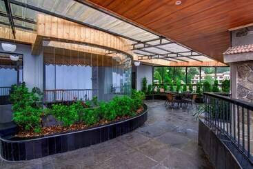 פנסיון Sumi Queens Yard Rink Mall Darjeeling