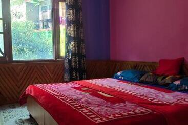 Pineview Hostel And Cafe