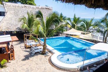 Yalí Sunzal Hotel   La Libertad