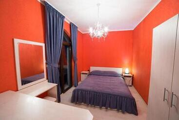 مبيت وإفطار Kris Hotel & Restaurant