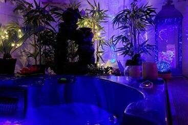 צימר La Chaumière De La Forêt Enchantée, Week End Insolite, Avec Jacuzzi Privatif Dans Espace Bien Etre