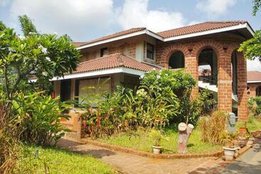 בית מלון כפרי Riverside County Resort