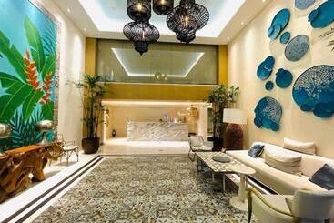 هتل آپارتمان Mikaella S Staycation Azure