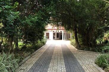 ペンション Birds Paradise Holiday Rooms  Kamburugamuwa