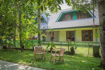 펜션 Jansons Orchard Inn