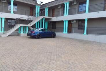 פנסיון The Good Life Royal Guest House