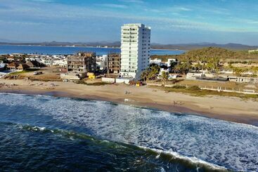 מלון דירות Brujas Tower Beach Resort