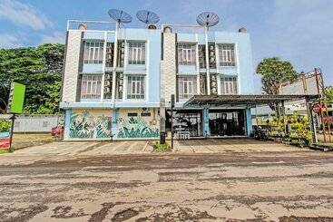 בית מלון כפרי Capital O 92295 Double Tree