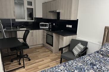 Отель Double Room With Skyline View London