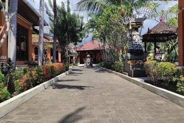 בית מלון כפרי Keyani Bungalows Lovina