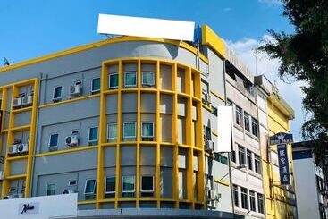 فندق Two Two Inn By Oyo