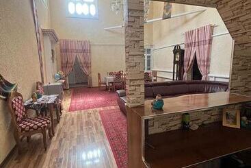 پانسیون Shodlik Guest House